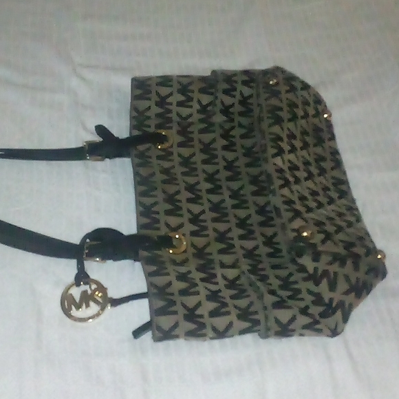 Michael Kors - Picture 3 of 4